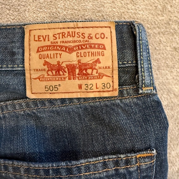 Levi Strauss 505 Straight Fit Mens Jeans Dark Wash Size 32 x 30 - Picture 3 of 6
